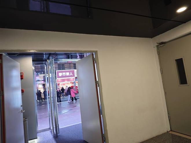 南宫NG·娱乐(中国)官方网站防火卷帘门下放物、用泡沫夹芯板搭建功能用房这些火灾(图6)